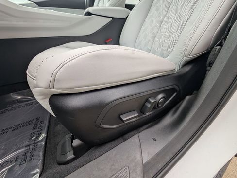 New 2026 Jeep Cherokee Overland image 13