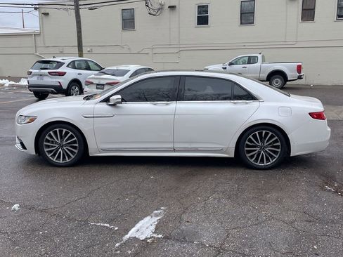 Used 2017 Lincoln Continental Select image 4