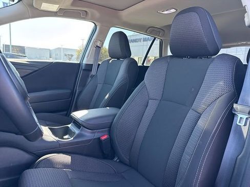 Used 2025 Subaru Outback Premium image 9