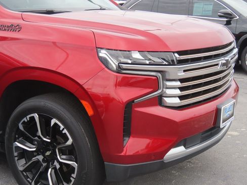 Used 2022 Chevrolet Suburban High Country RWD image 6
