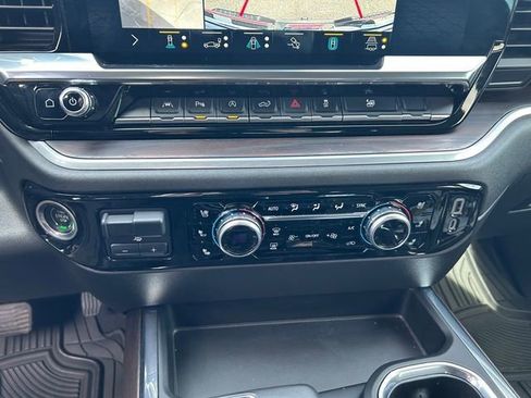 Used 2022 GMC Sierra 1500 SLT w/ SLT Premium Plus Package AWD/4WD image 14