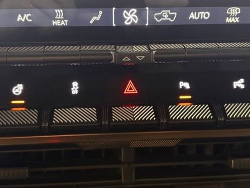 Used 2025 GMC Hummer EV 2X image 40