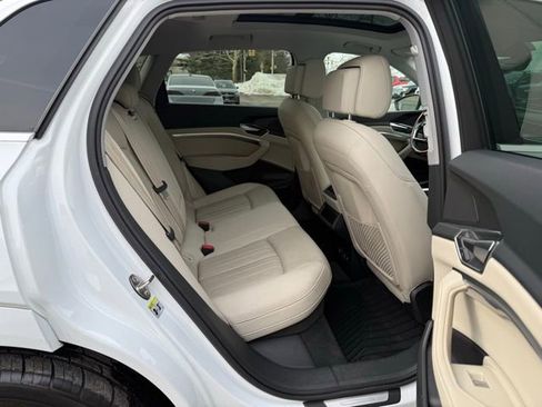 Used 2019 Audi e-tron Premium Plus image 29