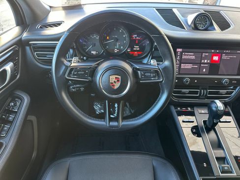 Used 2024 Porsche Macan image 16