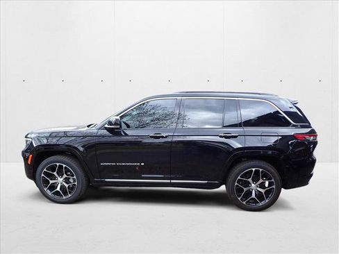 New 2025 Jeep Grand Cherokee Summit image 2