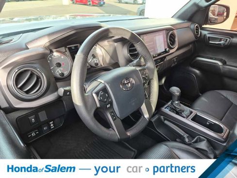 Used 2020 Toyota Tacoma TRD Off-Road image 2