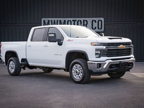 Used 2024 Chevrolet Silverado 2500 LT w/ Convenience Package AWD/4WD image 1