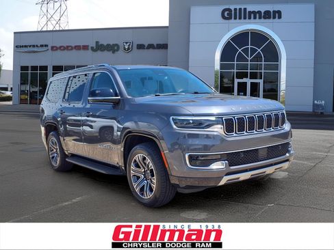 Used 2024 Jeep Wagoneer Series II w/ Flexible Seating Group RWD image 1