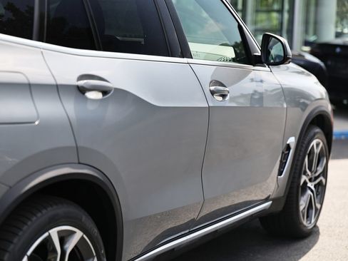 New 2026 BMW X5 xDrive40i w/ Premium Package AWD/4WD image 8