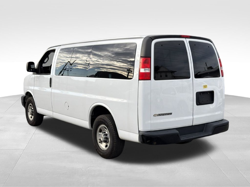 Used 2022 Chevrolet Express 2500 LS RWD image 5