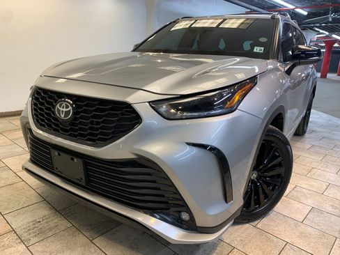 Used 2023 Toyota Highlander XSE image 1