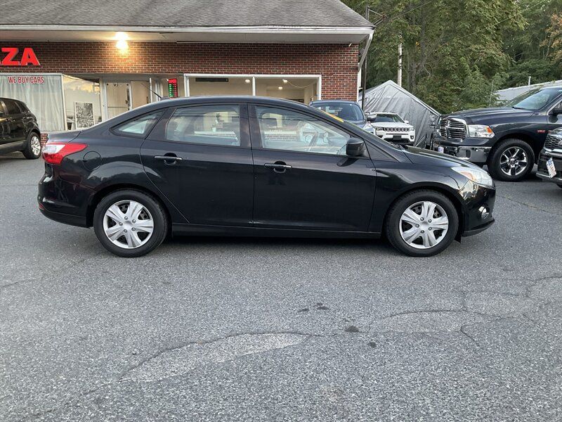Used 2012 Ford Focus SE FWD image 4