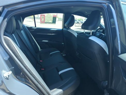 Used 2025 Toyota Camry SE image 18