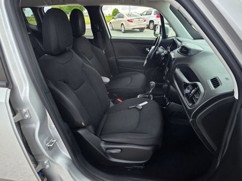 Used 2018 Jeep Renegade Altitude AWD/4WD image 10