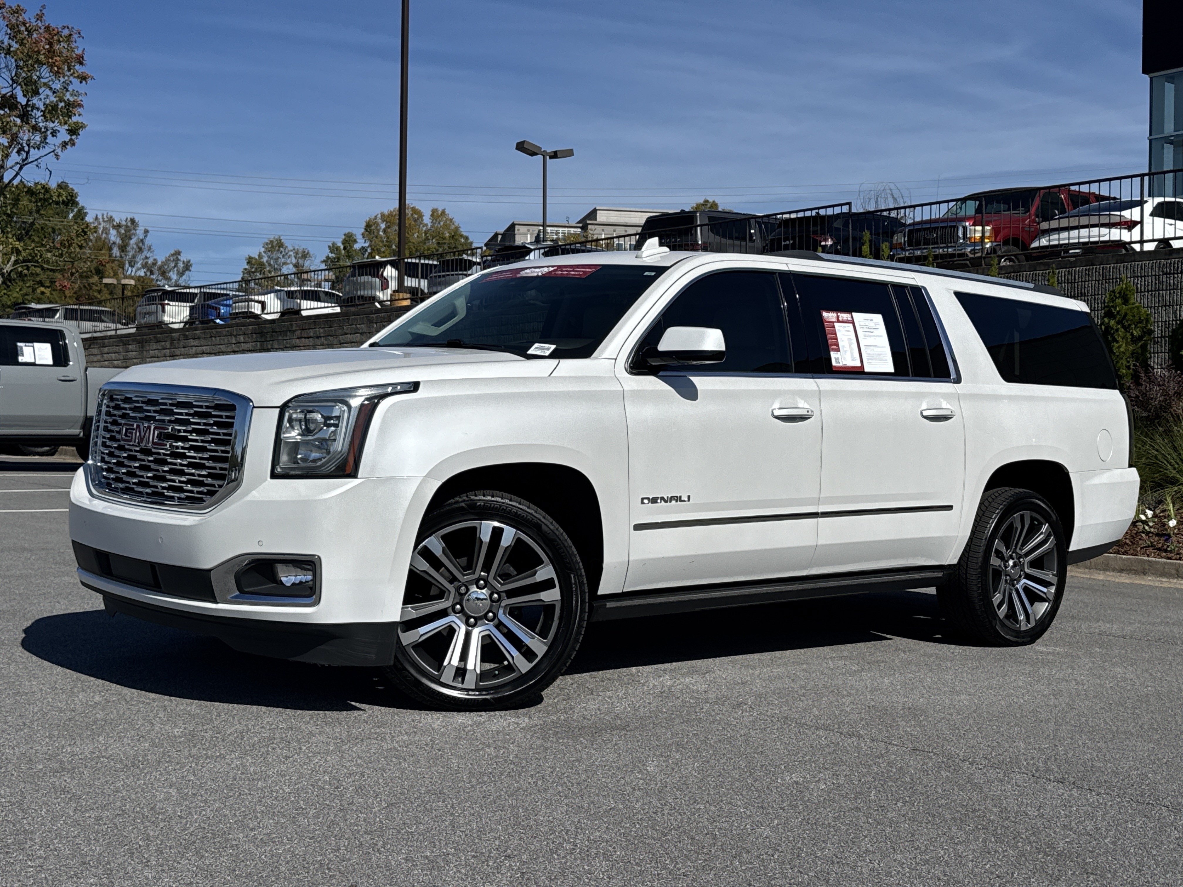Used 2020 GMC Yukon XL Denali w/ Denali Premium Package AWD/4WD image 5