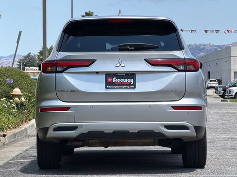 Used 2024 Mitsubishi Outlander SE FWD image 6