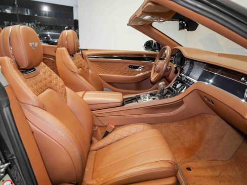 Used 2020 Bentley Continental GT image 2