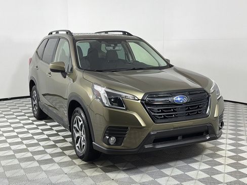 Used 2023 Subaru Forester Premium AWD/4WD image 3