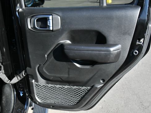 Used 2019 Jeep Wrangler Unlimited Rubicon image 39