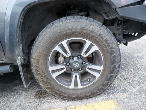 Used 2019 Toyota Tacoma TRD Sport AWD/4WD image 14