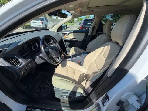 Used 2017 Volvo XC60 T6 Inscription w/ Climate Package AWD/4WD image 16