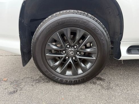 Used 2023 Lexus GX 460 Premium image 28