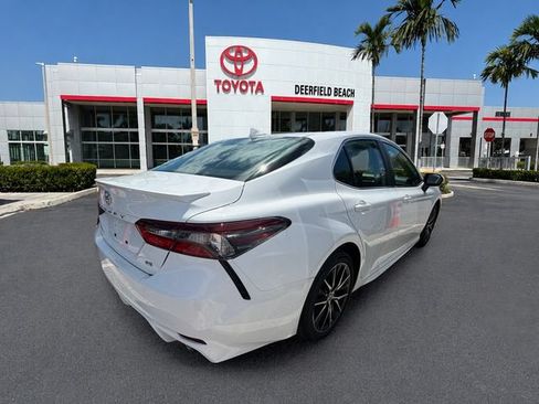Used 2023 Toyota Camry SE FWD image 8