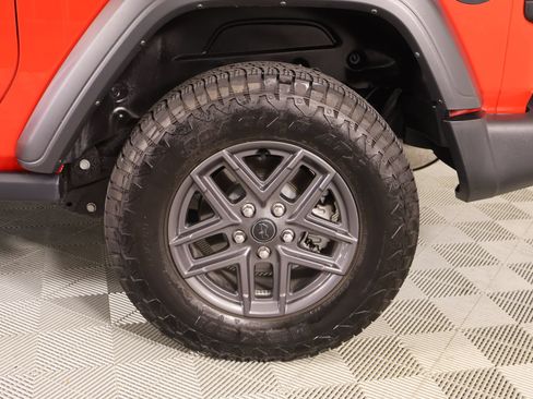 Used 2025 Jeep Wrangler Sport AWD/4WD image 17