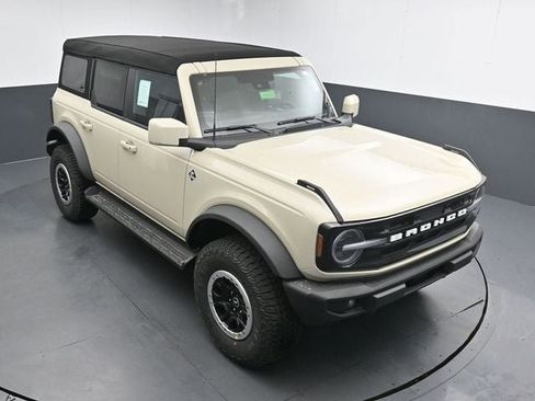 New 2025 Ford Bronco Outer Banks w/ Sasquatch Package image 14