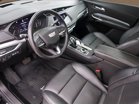 Used 2021 Cadillac XT4 Premium Luxury image 10