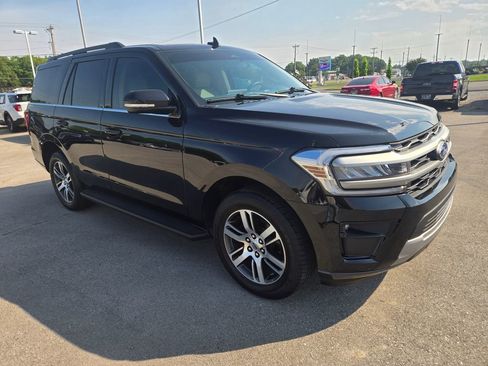 Used 2024 Ford Expedition XLT RWD image 2