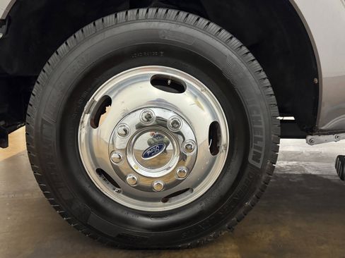 Used 2011 Ford F350 Lariat image 40