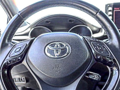 Used 2019 Toyota C-HR XLE FWD image 13