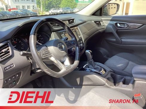 Used 2019 Nissan Rogue SV w/ Premium Package FWD image 10