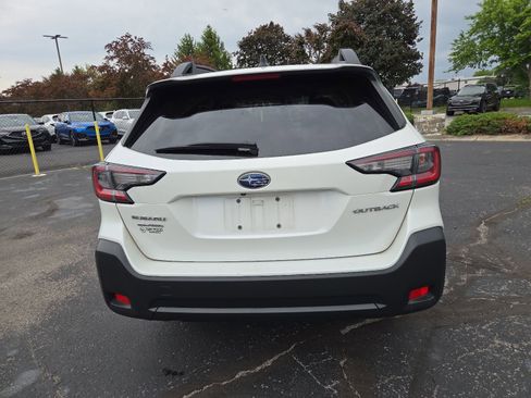 Used 2024 Subaru Outback Premium AWD/4WD image 9