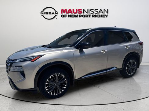 Certified 2024 Nissan Rogue Platinum FWD image 6