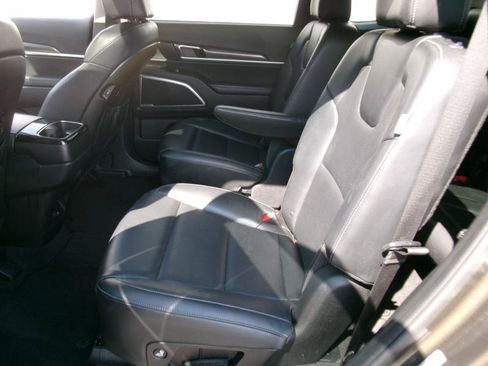 Used 2025 Kia Telluride S FWD image 10