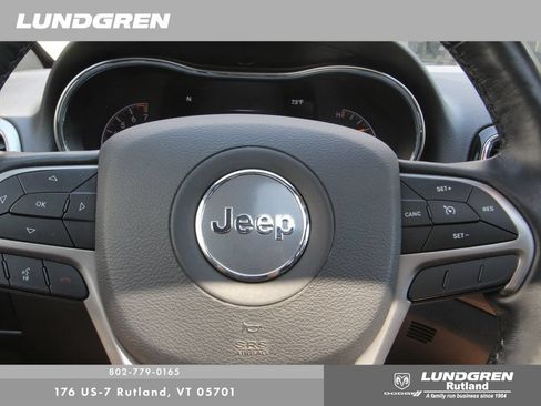 Used 2021 Jeep Grand Cherokee Laredo X AWD/4WD image 2