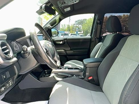 Used 2020 Toyota Tacoma TRD Off-Road image 17