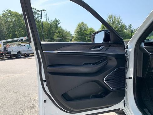 Used 2022 Jeep Grand Cherokee L Overland w/ Luxury Tech Group IV image 25