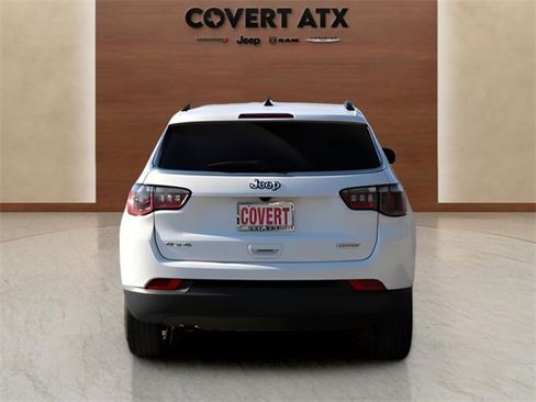 Used 2024 Jeep Compass Latitude image 4