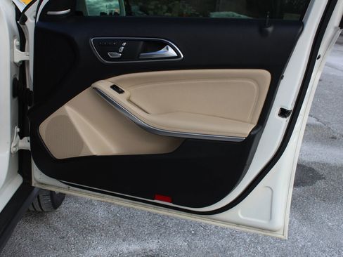 Used 2019 Mercedes-Benz GLA 250 4MATIC image 18