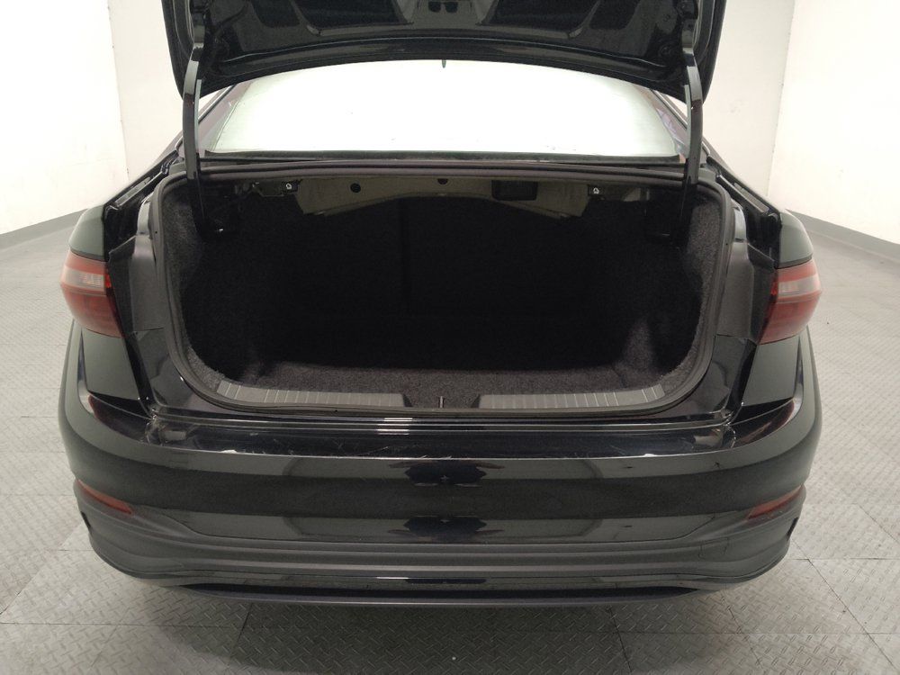 Used 2025 Volkswagen Jetta SE FWD image 29