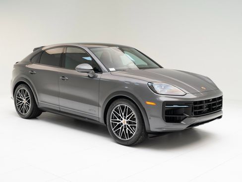 Used 2025 Porsche Cayenne GTS image 7