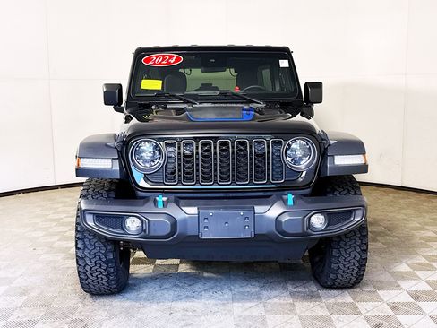 Used 2024 Jeep Wrangler Unlimited Rubicon 4xe w/ Convenience Group AWD/4WD image 4
