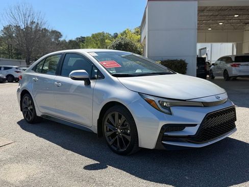 Used 2025 Toyota Corolla SE image 4