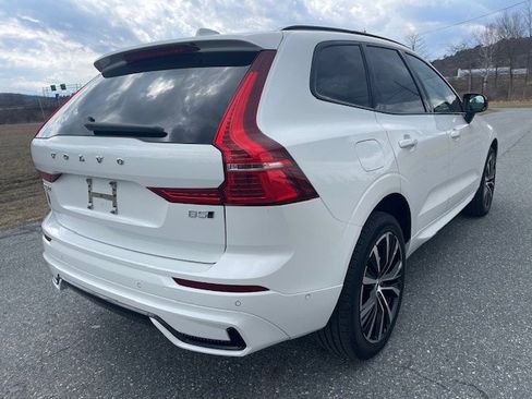 Used 2025 Volvo XC60 B5 Plus image 5