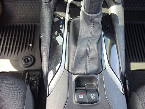 Used 2025 Toyota Corolla Cross LE FWD image 19