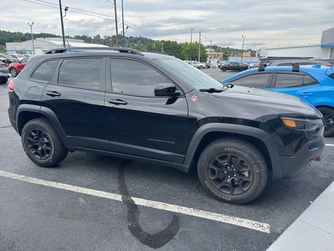 Used 2022 Jeep Cherokee Trailhawk w/ Sound & Nav Group AWD/4WD image 3