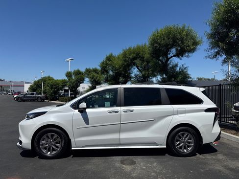 Certified 2025 Toyota Sienna XLE w/ XLE Plus Package AWD/4WD image 4